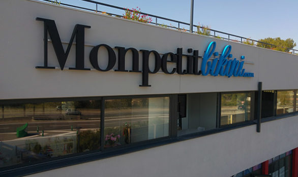 Enseigne lumineuse pour Monpetitbikini à Mougins