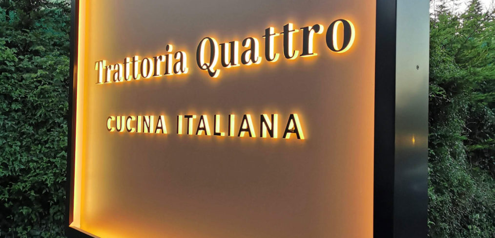 enseigne lumineuse Trattoria Quattro à Valbonne