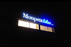 enseignelumineusemougins